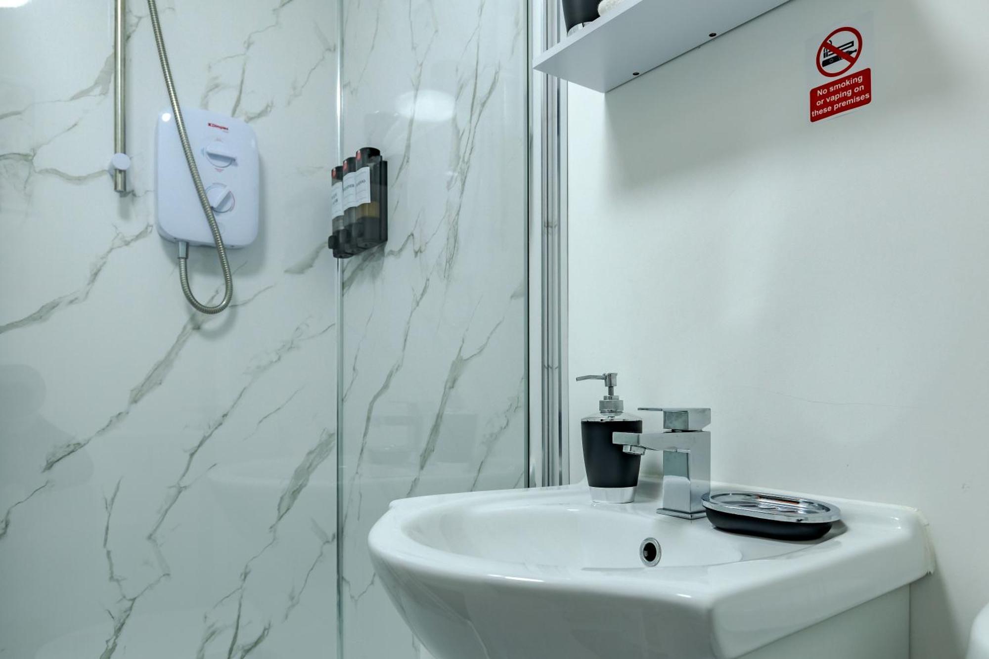 Stay Hub City Centre - Self Check-In Birmingham Bilik gambar
